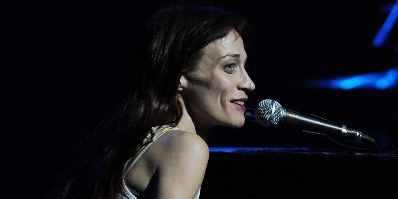 [Image: o-FIONA-APPLE-facebook.jpg]